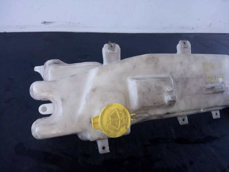 Recambio de deposito limpia para dodge nitro se referencia OEM IAM 55157432A 1000808A P2-B3-2