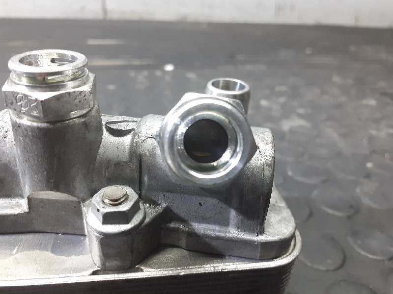 Recambio de enfriador aceite motor para mercedes-benz clase c (w205) familiar referencia OEM IAM A0995002500 7526718 P1-A2-9