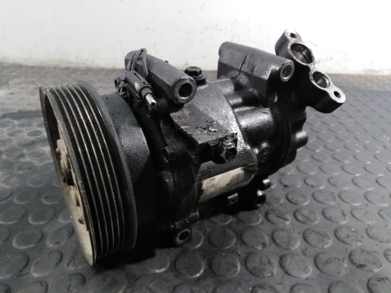 Recambio de compresor aire acondicionado para renault kangoo authentique referencia OEM IAM 8200716562  