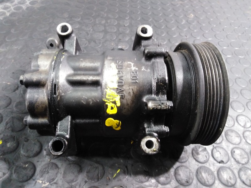 Recambio de compresor aire acondicionado para renault kangoo authentique referencia OEM IAM 8200716562  