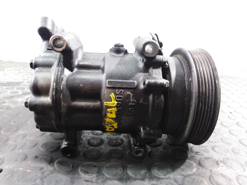 Recambio de compresor aire acondicionado para renault kangoo authentique referencia OEM IAM 8200716562  
