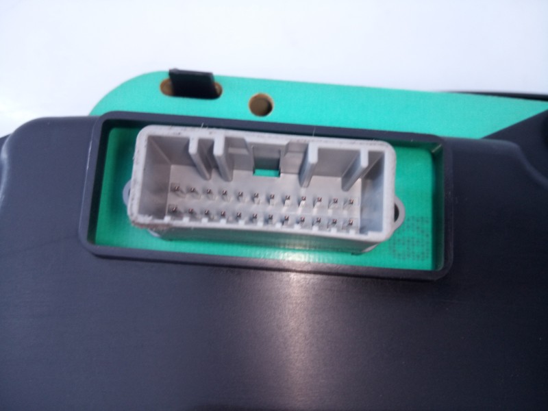 Recambio de cuadro instrumentos para dacia sandero laureate referencia OEM IAM 248101432R  E1-A5-27-2