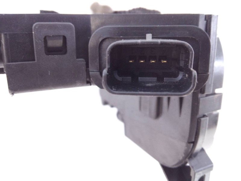 Recambio de cerradura puerta delantera derecha para renault clio iv dynamique referencia OEM IAM 805004945R  E1-A1-36-2