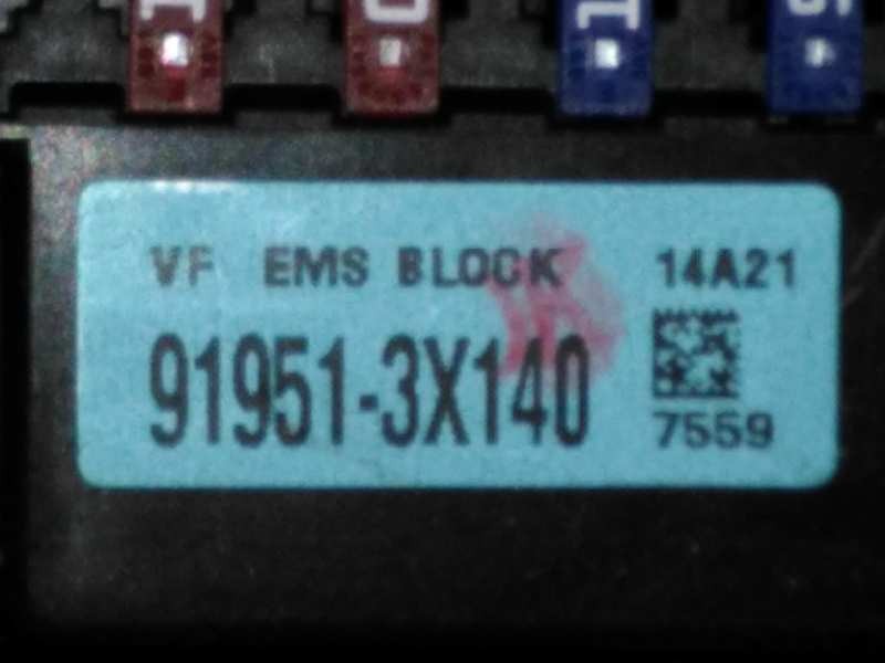 Recambio de caja reles / fusibles para hyundai i40 style referencia OEM IAM 919513X140  