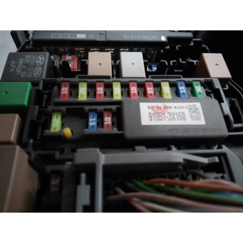 Recambio de caja reles / fusibles para hyundai i30 (gd) trend referencia OEM IAM 919513X160  