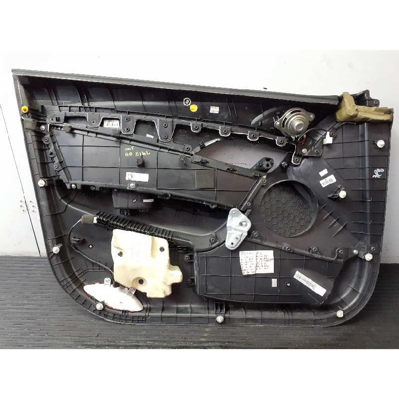 Recambio de guarnecido puerta delantera derecha para hyundai i40 style referencia OEM IAM 823083Z800RY4  P2-A1-12