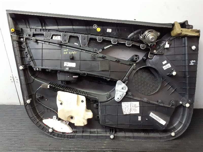 Recambio de guarnecido puerta delantera derecha para hyundai i40 style referencia OEM IAM 823083Z800RY4  P2-A1-12