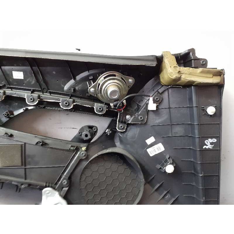 Recambio de guarnecido puerta delantera derecha para hyundai i40 style referencia OEM IAM 823083Z800RY4  P2-A1-12