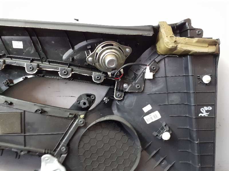Recambio de guarnecido puerta delantera derecha para hyundai i40 style referencia OEM IAM 823083Z800RY4  P2-A1-12