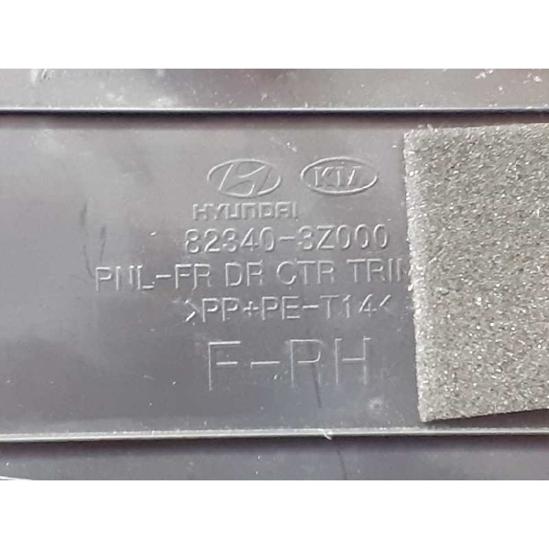 Recambio de guarnecido puerta delantera derecha para hyundai i40 style referencia OEM IAM 823083Z800RY4  P2-A1-12