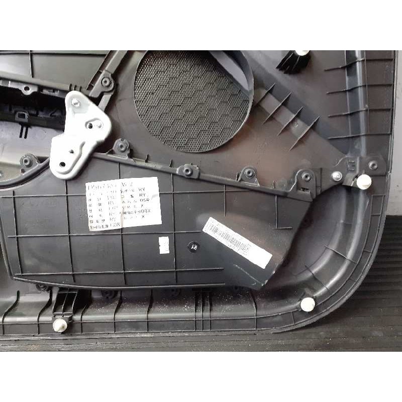 Recambio de guarnecido puerta delantera derecha para hyundai i40 style referencia OEM IAM 823083Z800RY4  P2-A1-12