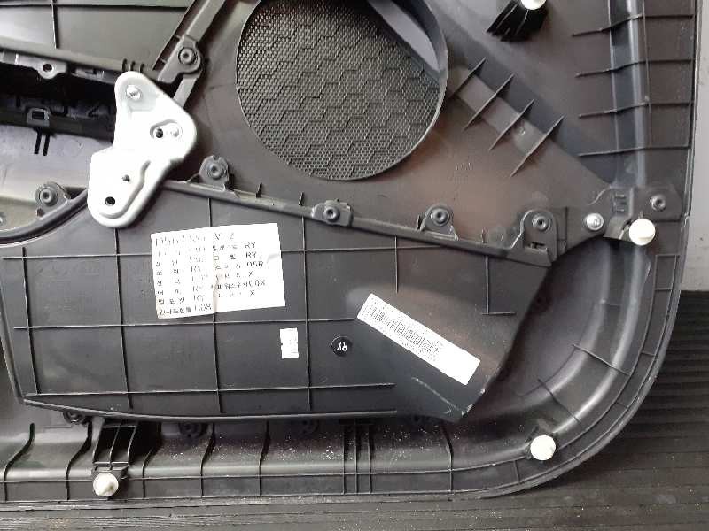 Recambio de guarnecido puerta delantera derecha para hyundai i40 style referencia OEM IAM 823083Z800RY4  P2-A1-12