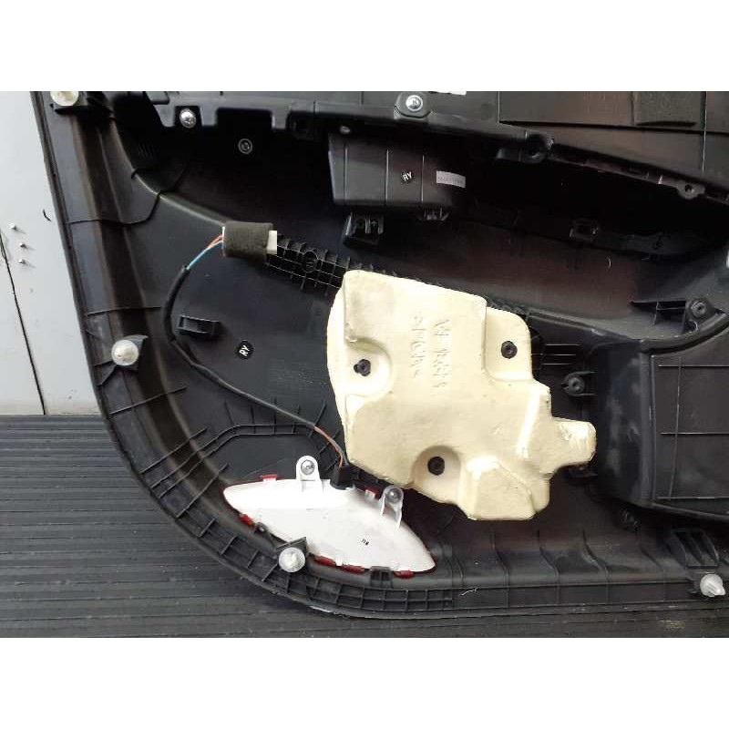 Recambio de guarnecido puerta delantera derecha para hyundai i40 style referencia OEM IAM 823083Z800RY4  P2-A1-12