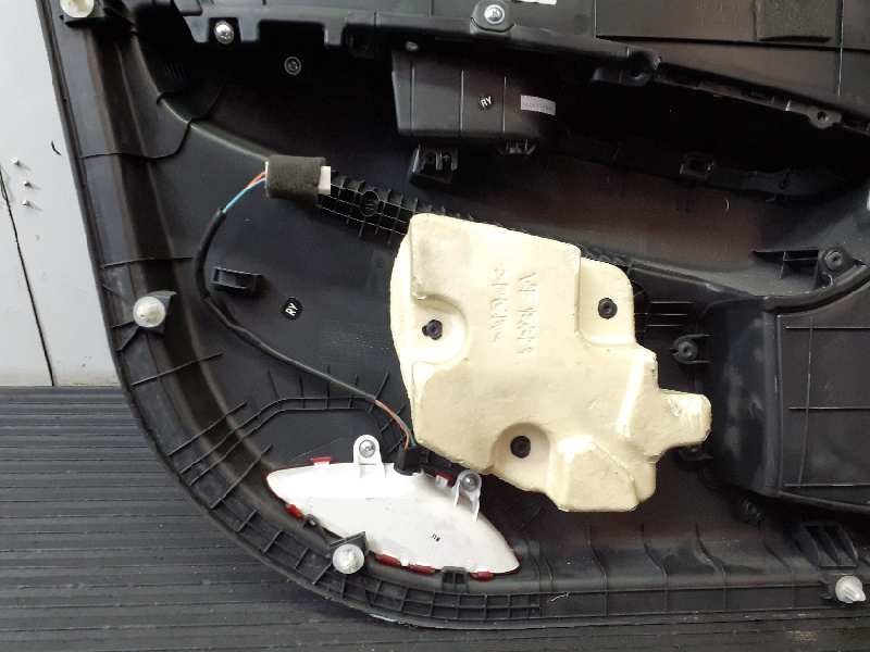 Recambio de guarnecido puerta delantera derecha para hyundai i40 style referencia OEM IAM 823083Z800RY4  P2-A1-12