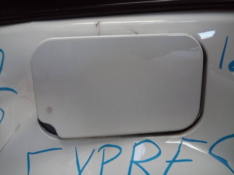 Recambio de tapa exterior combustible para dacia dokker express ambiance referencia OEM IAM   