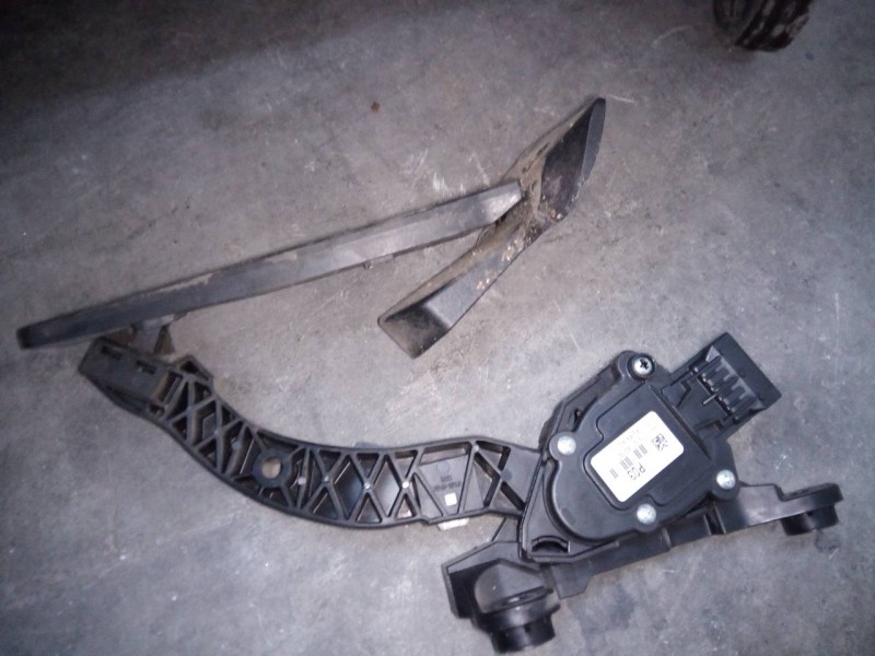 Recambio de pedal acelerador para hyundai i30 (gd) trend referencia OEM IAM 327003XXXX  