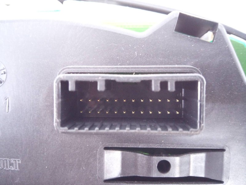 Recambio de cuadro instrumentos para dacia sandero stepway comfort referencia OEM IAM 248104821R  E2-A1-23-7