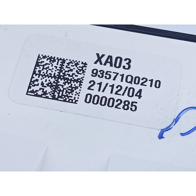 Recambio de mando elevalunas delantero izquierdo para hyundai i20 essence referencia OEM IAM 93571Q0210  E3-A3-44-1