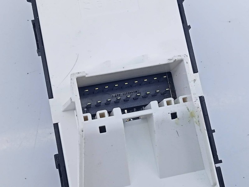 Recambio de mando elevalunas delantero izquierdo para hyundai i20 essence referencia OEM IAM 93571Q0210  E3-A3-44-1