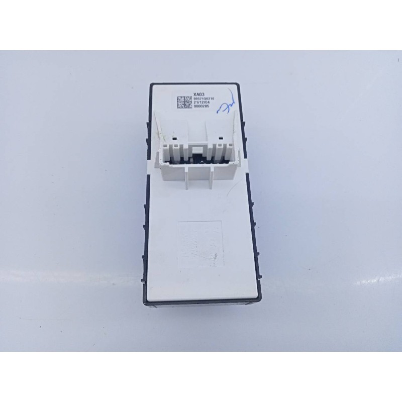 Recambio de mando elevalunas delantero izquierdo para hyundai i20 essence referencia OEM IAM 93571Q0210  E3-A3-44-1