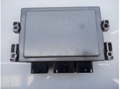 Recambio de centralita motor uce para dacia sandero laureate referencia OEM IAM 82001117953 8201082039 E2-A1-3-2 2