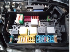 CAJA RELES / FUSIBLES 