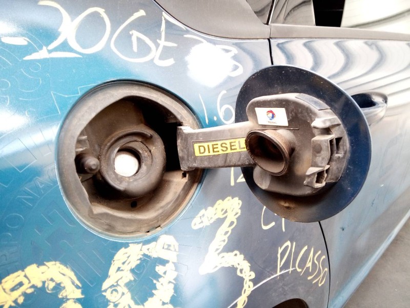 Recambio de tapa exterior combustible para citroën c4 picasso feel referencia OEM IAM   