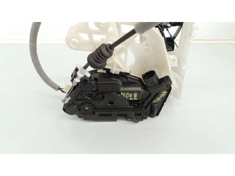 Recambio de cerradura puerta delantera derecha para volkswagen tiguan (5n2) t1 bluemotion referencia OEM IAM 5N1837016F  E1-B6-4