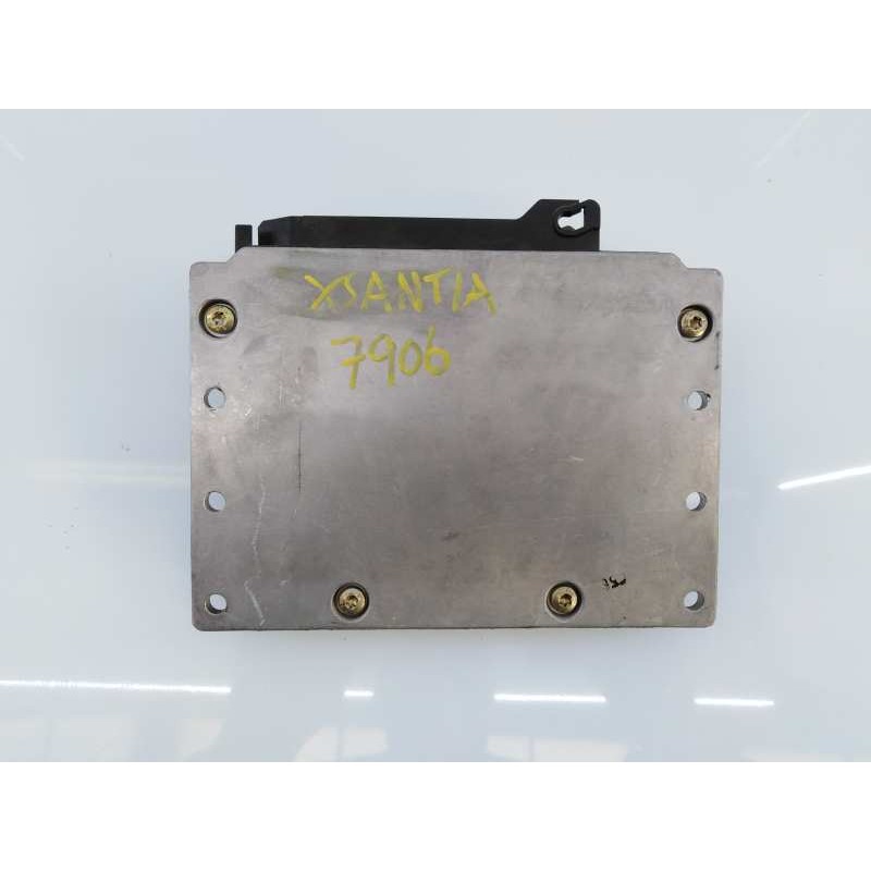 Recambio de centralita motor uce para citroën xantia berlina 1.9 turbodiesel referencia OEM IAM 0281001262 9624519580 E3-B2-56-4