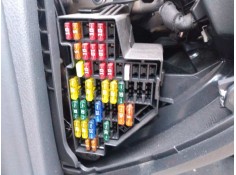 CAJA RELES / FUSIBLES 