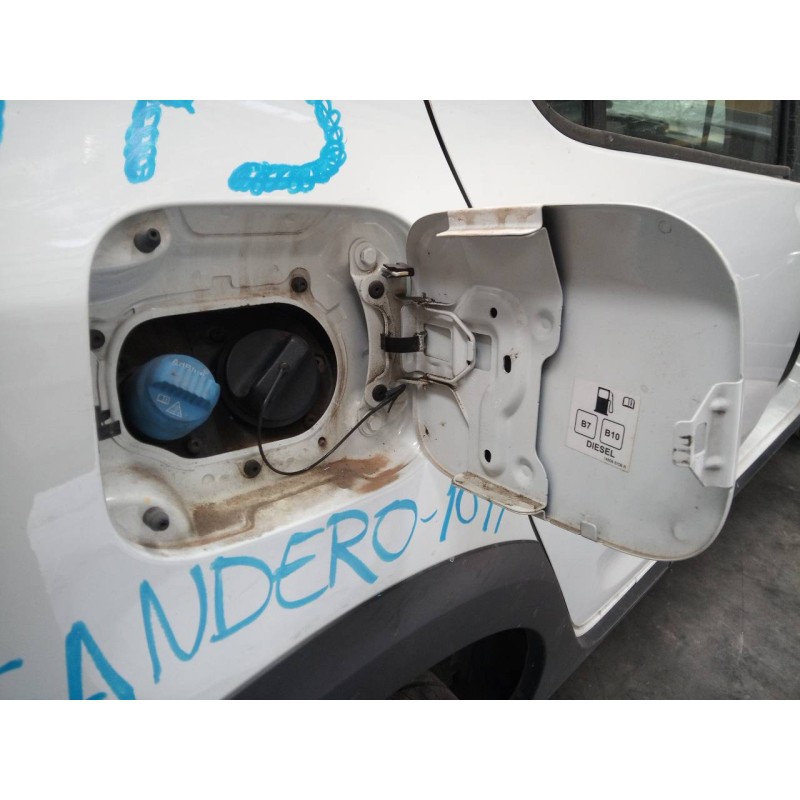 Recambio de tapa exterior combustible para dacia sandero stepway comfort referencia OEM IAM   