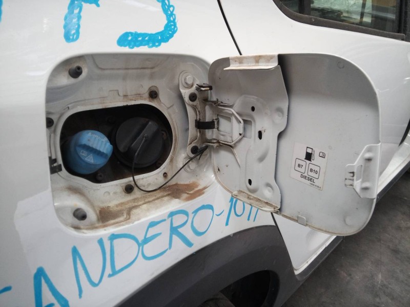 Recambio de tapa exterior combustible para dacia sandero stepway comfort referencia OEM IAM   
