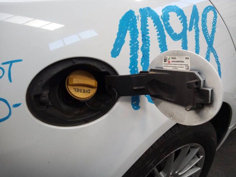 Recambio de tapa exterior combustible para jaguar xf 2.2 diesel luxury referencia OEM IAM   