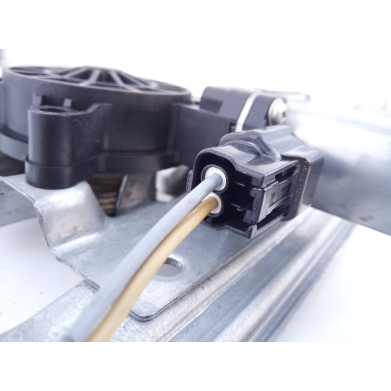 Recambio de elevalunas delantero derecho para renault clio iv limited referencia OEM IAM 128001471B 3U3144B E1-A1-44-1