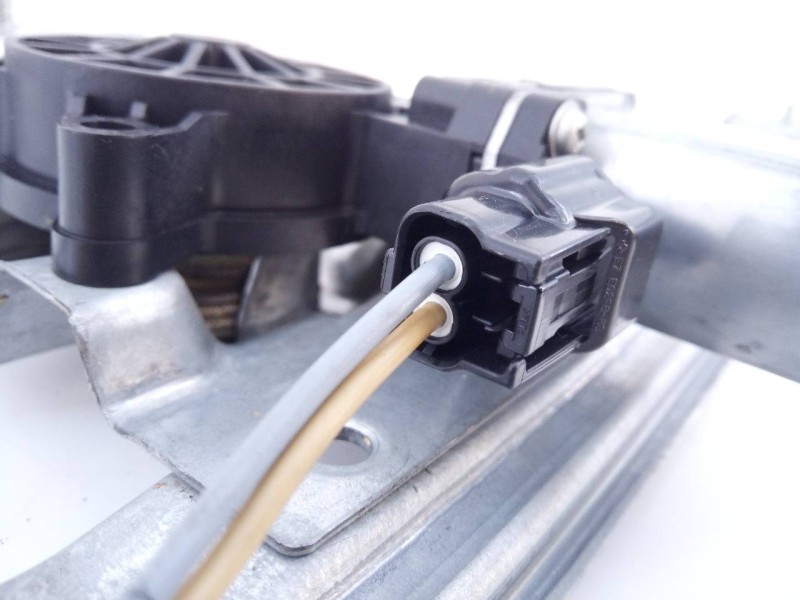 Recambio de elevalunas delantero derecho para renault clio iv limited referencia OEM IAM 128001471B 3U3144B E1-A1-44-1