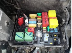 CAJA RELES / FUSIBLES 