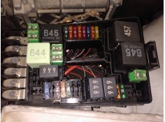 CAJA RELES / FUSIBLES 