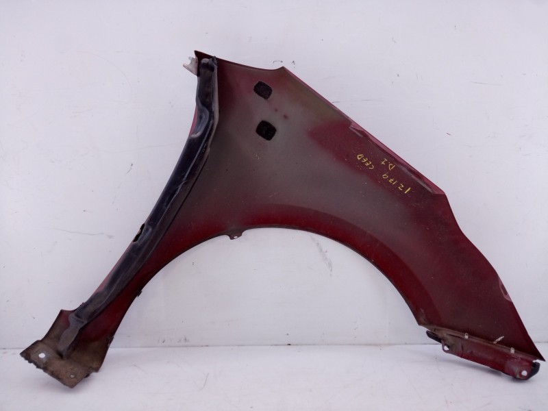 Recambio de aleta delantera izquierda para kia cee´d drive referencia OEM IAM   E4-A2-9