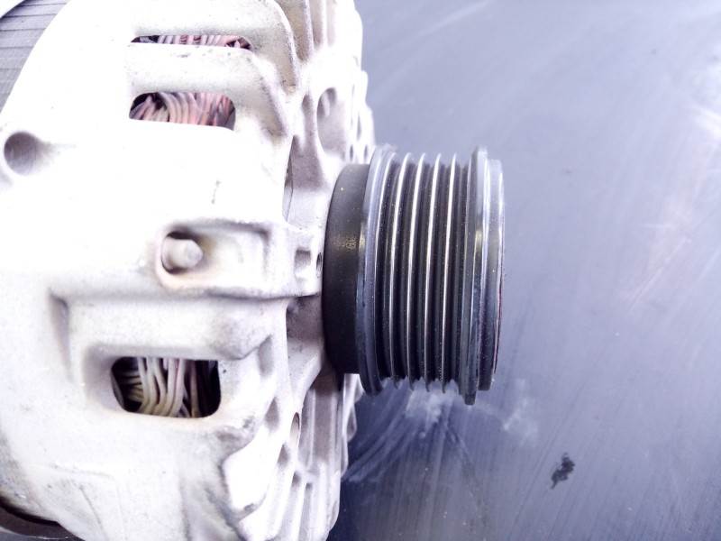 Recambio de alternador para kia cee´d drive referencia OEM IAM 373002A850 2611067 P3-A4-8-4