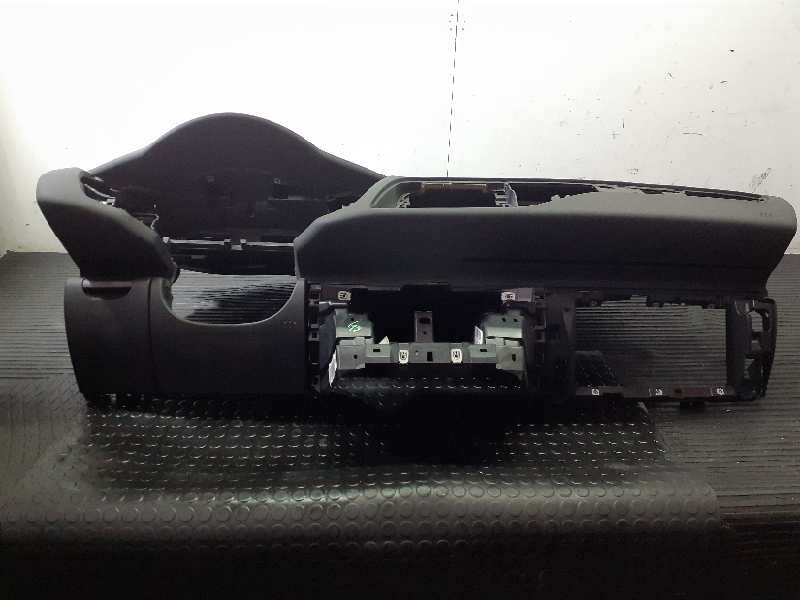 Recambio de salpicadero para citroën c5 berlina exclusive referencia OEM IAM 8231T7 9682177977 P2-A2-21