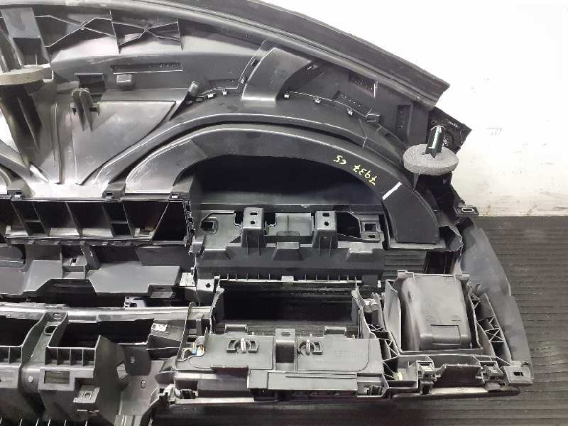 Recambio de salpicadero para citroën c5 berlina exclusive referencia OEM IAM 8231T7 9682177977 P2-A2-21