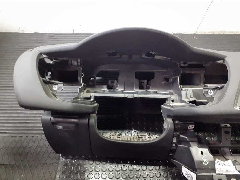 Recambio de salpicadero para citroën c5 berlina exclusive referencia OEM IAM 8231T7 9682177977 P2-A2-21