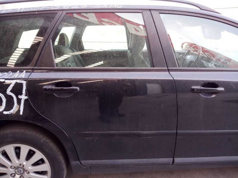 Recambio de puerta trasera derecha para volvo v50 familiar 2.0 d kinetic referencia OEM IAM   