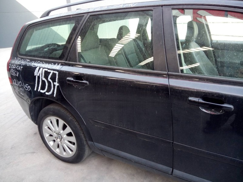 Recambio de puerta trasera derecha para volvo v50 familiar 2.0 d kinetic referencia OEM IAM   