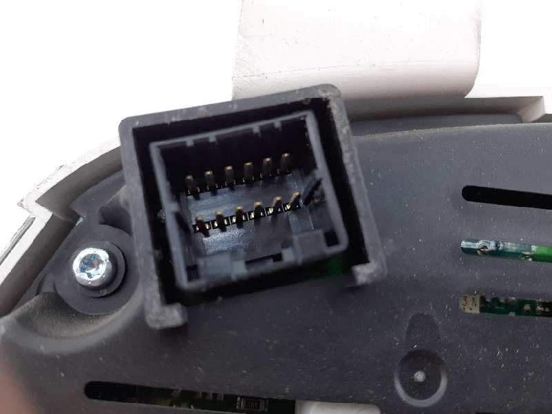 Recambio de cuadro instrumentos para kia cee´d emotion referencia OEM IAM 940241H151  E3-A3-23-2