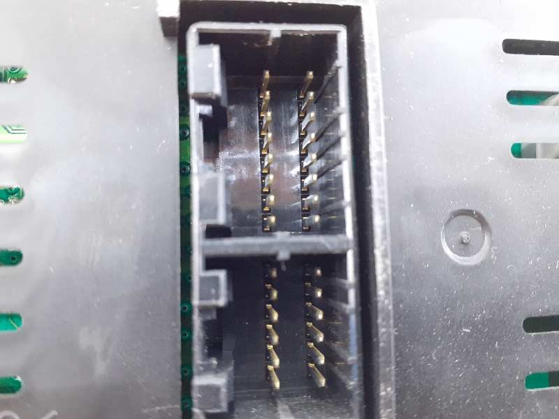 Recambio de cuadro instrumentos para kia cee´d emotion referencia OEM IAM 940241H151  E3-A3-23-2