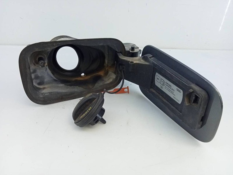 Recambio de tapa exterior combustible para audi a3 cabrio (8ve) design edition referencia OEM IAM 8V7809906  E1-B6-51-1