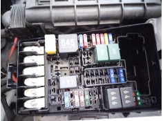 CAJA RELES / FUSIBLES 