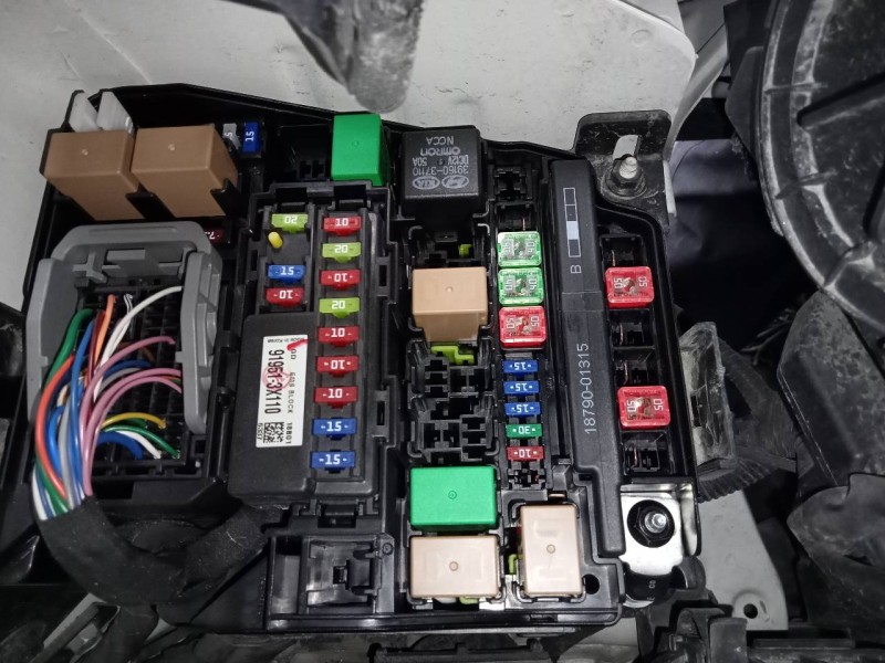 Recambio de caja reles / fusibles para kia carens ( ) concep referencia OEM IAM 919513X110  