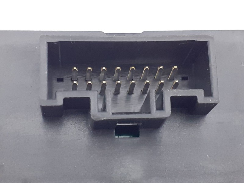 Recambio de warning para ssangyong tivoli premium 4x2 referencia OEM IAM 8520035001  E3-A3-8-4